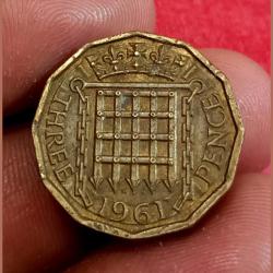 Great Britain 3 Pence Brass Year 1961 Queen Elizabeth-II in High Collectable Grade
