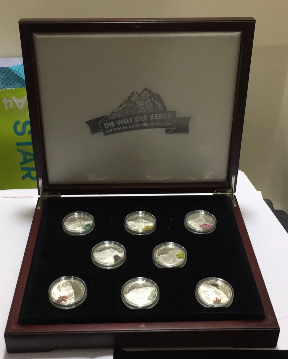 Palau – 2009 – 8 x 5 Dollars – Flora & Mountains 8-COIN-SET (Proof) Silver Coins With Certificate and Beautiful Wooden Box
