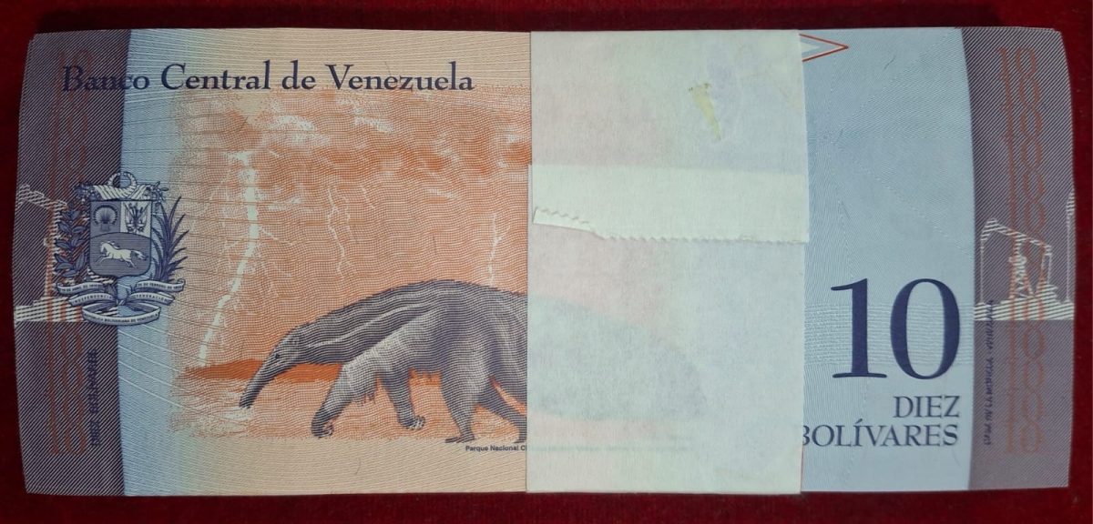 Venezuela 10 Bolívares GEM UNC Rare (100 note ) serial Packet