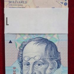 Venezuela 20 Bolívares GEM UNC Rare (100 note ) serial Packet