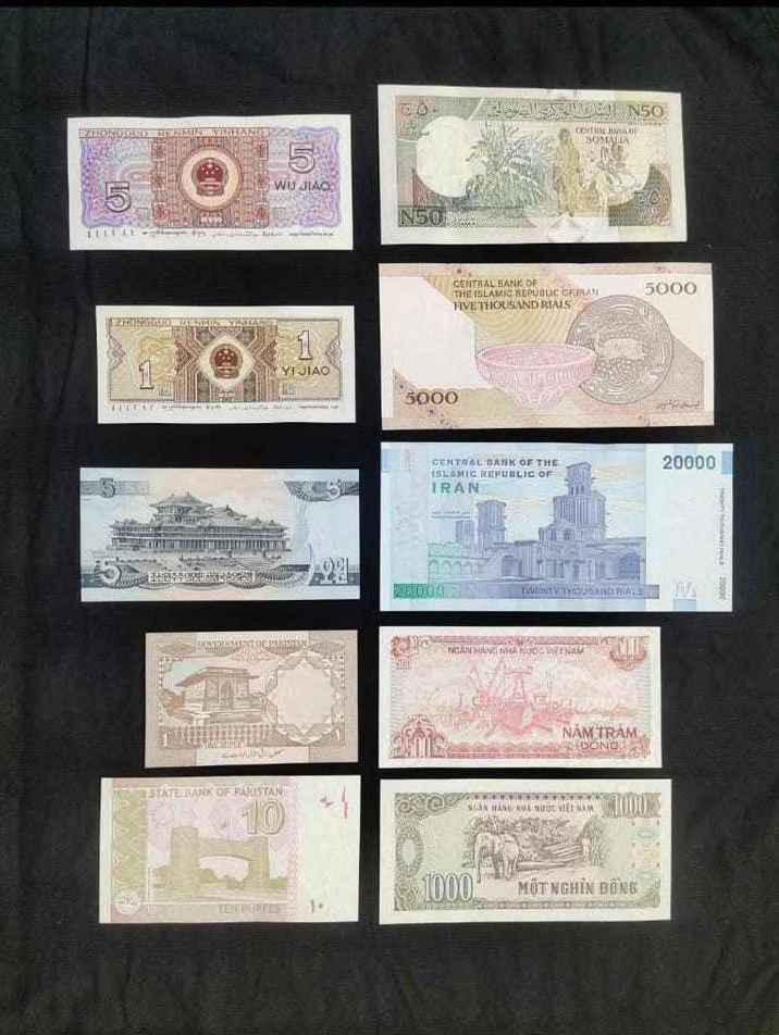 50 Different Foreign Bank Notes Gem Unc Condition World Notes Collection