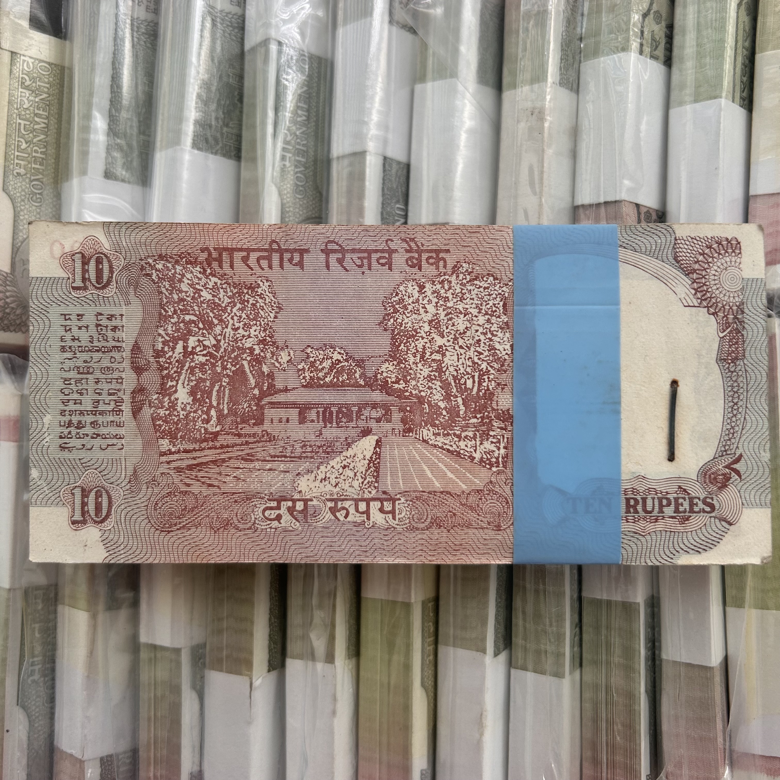 Extremely Rare 10 Rupee Shalimar Garden Bundle Signed By C Rangarajan 100 Note Fresh Gaddi Serial Wise Packet Check Images Properly Some Starting Note is Damaged