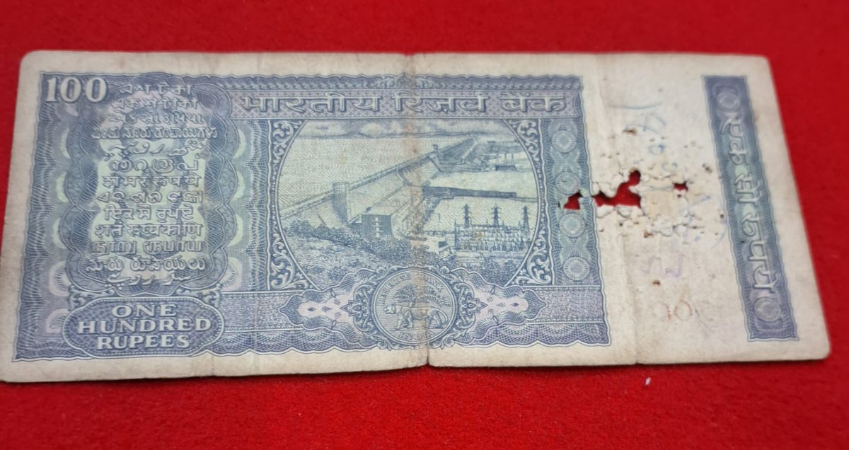 100 Rupee Note DAM Issue (Used) Serial No. 700898