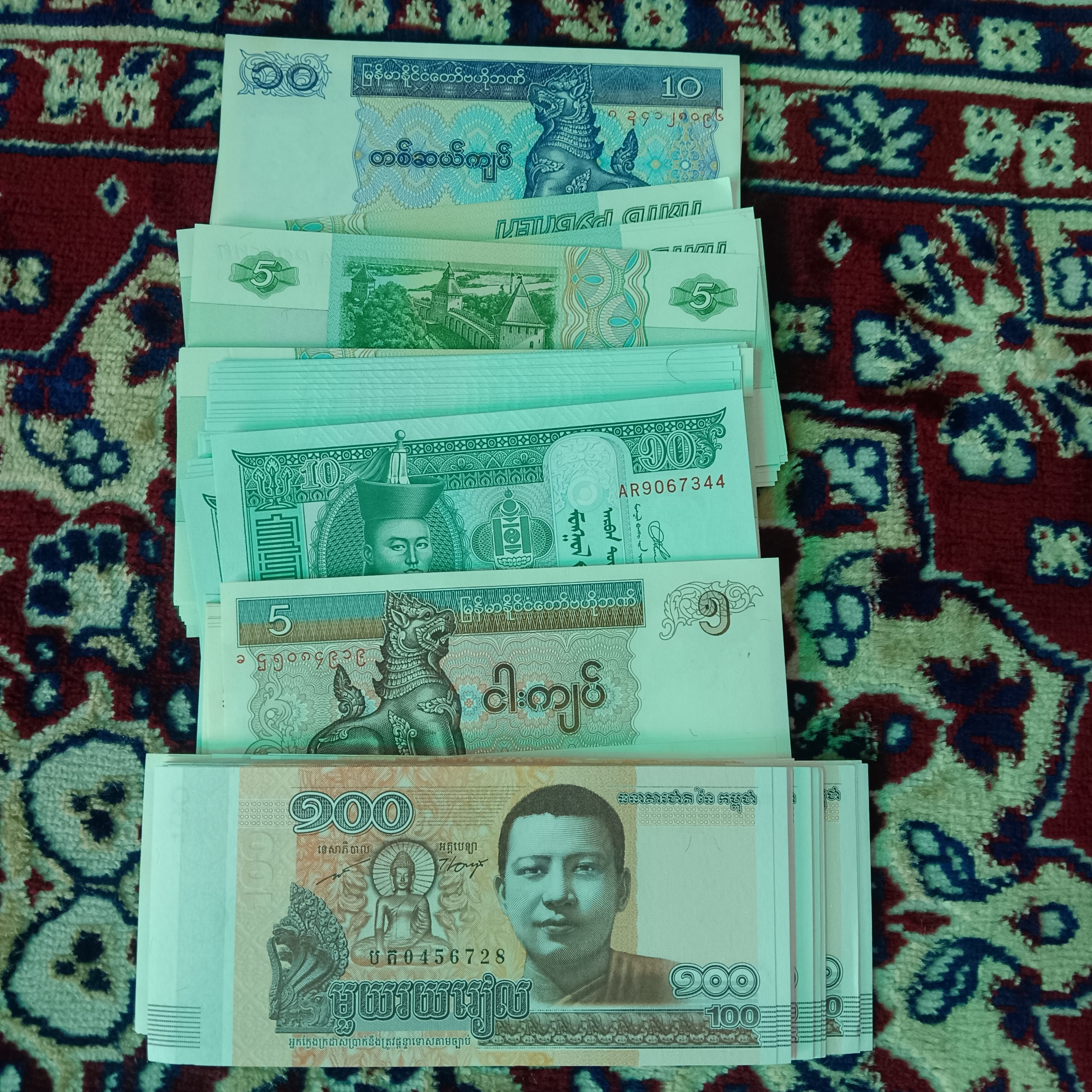 Rare Foreign Notes Ultra Gem Bunc Condition loose Notes Total 300 Pcs Given