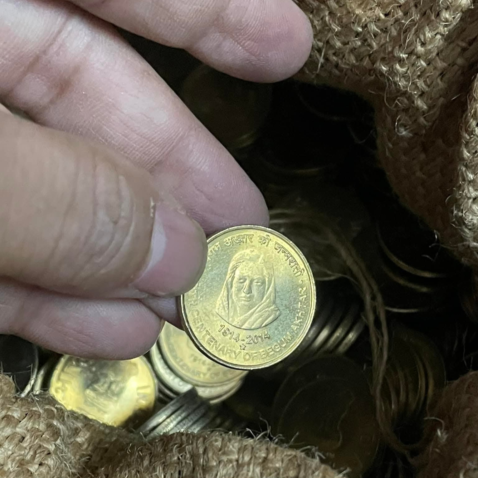 Five Rs Scare Nickel Brass Coin Begum Akhtar Hyderabad Mint 100 Pcs Given Unc Condition
