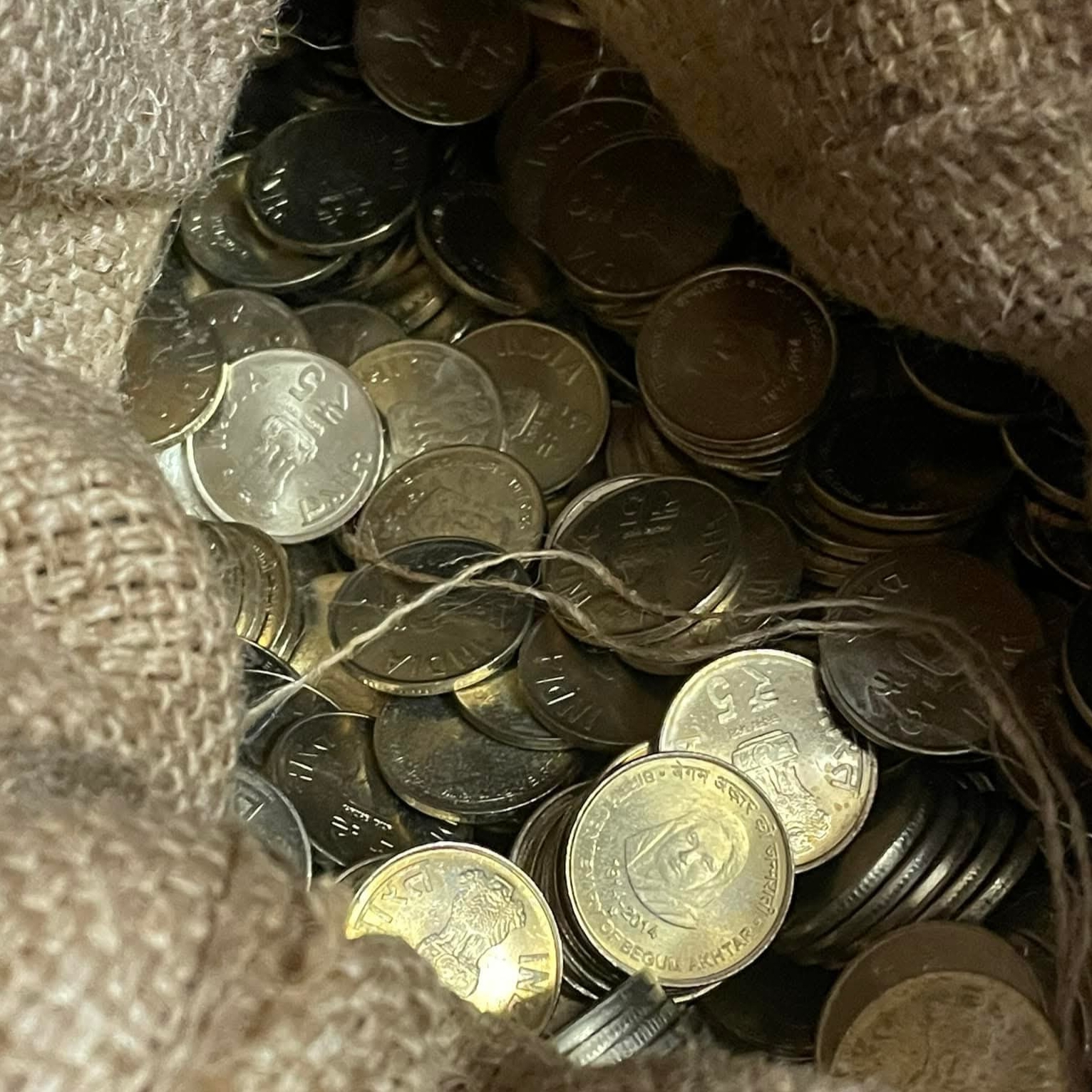 Five Rs Scare Nickel Brass Coin Begum Akhtar Hyderabad Mint 100 Pcs Given Unc Condition