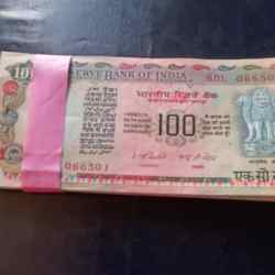 Reserve Bank of India Denominaton 100₹ bundle Governor I.G patel Middle 2 pieces missing 98 Note bundle Unc conditions Same bundle available