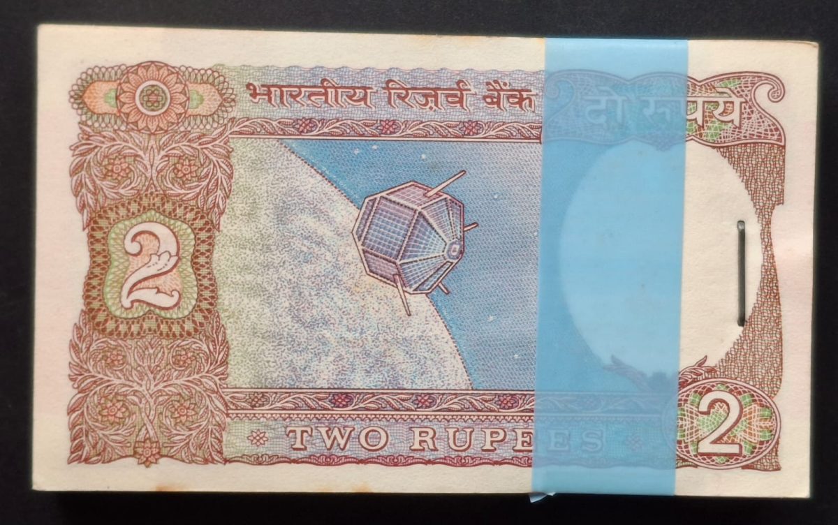 2 Rupees Satellite Issue Governor R.N.Malhotra rare UNC Serial Packet with Fancy Number Ending 786