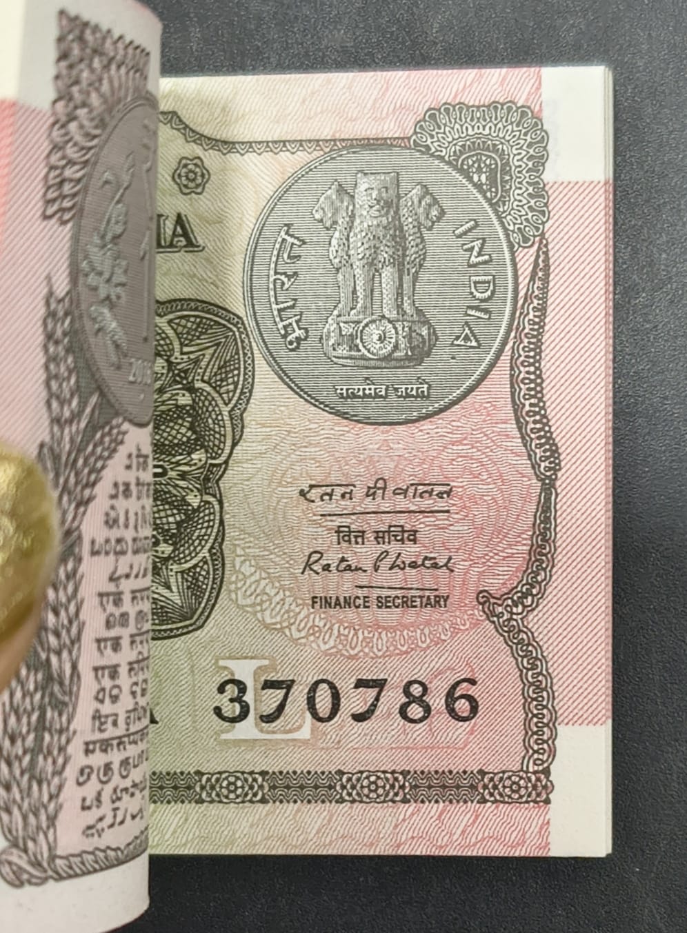 1 Rupees 2016 Governor Ratan P. Watal Rare GEM UNC Serial Packet with Fancy Number Ending 786