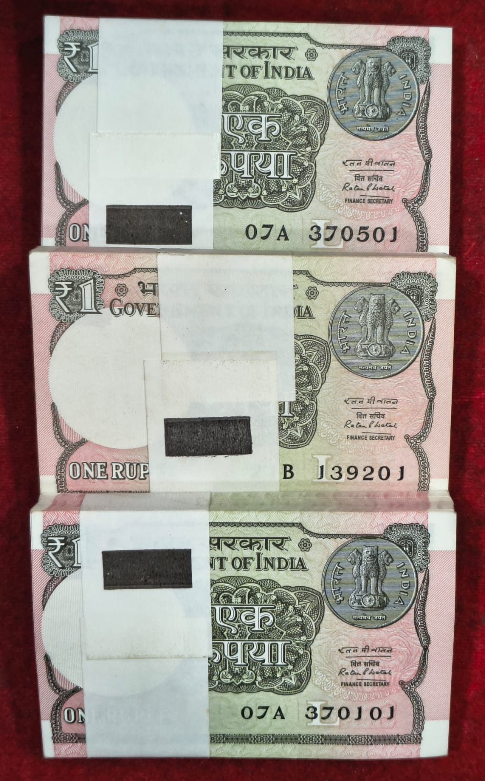 1 Rupees 2016 Governor Ratan P. Watal Rare GEM UNC Serial Packet