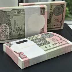 1 Rupees 2016 Governor Ratan P. Watal Rare GEM UNC Serial Packet