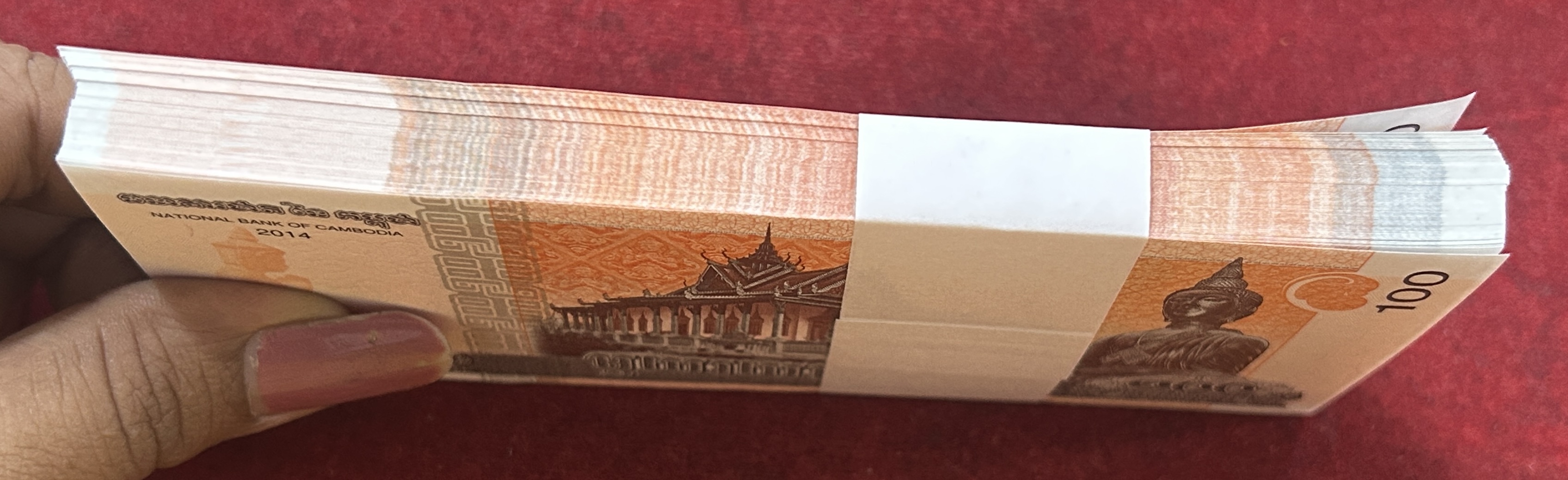 Cambodia 100 Riels - Norodom Sihamoni with Buddha Statue 100 Note serial packet buyer will recieve 1 packet different serial number packet Gem chocolate packet