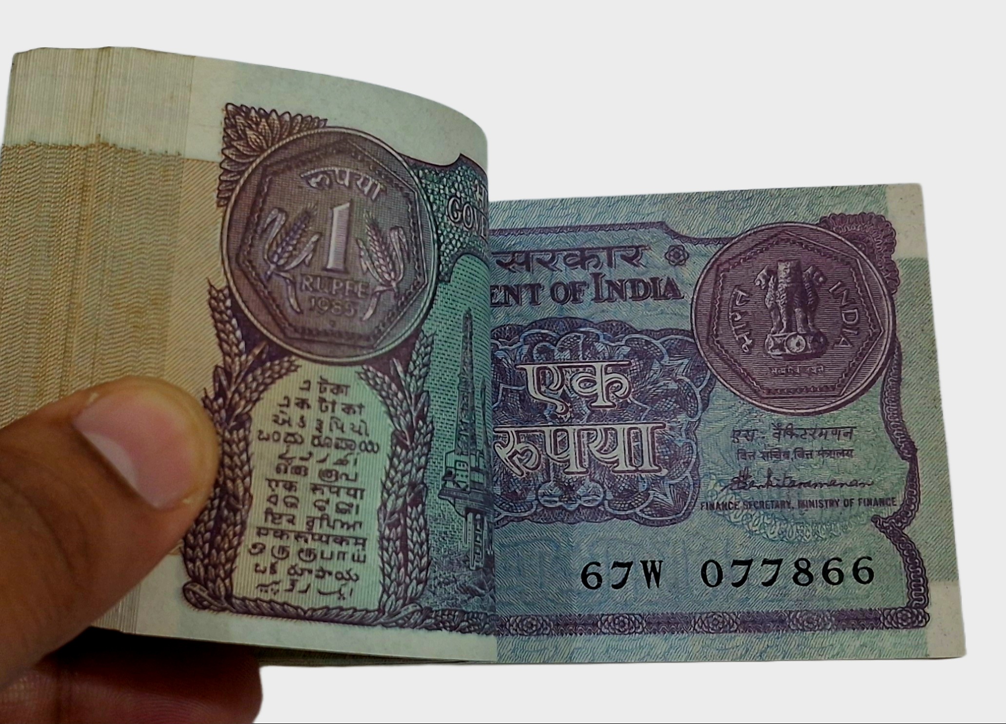 One Rupee Old Issue Year 1985 Sign S. Venkatraman Serially 100 Notes Complete Bundle with Fancy Serial Numbers **Rare** High Collectable Grade.