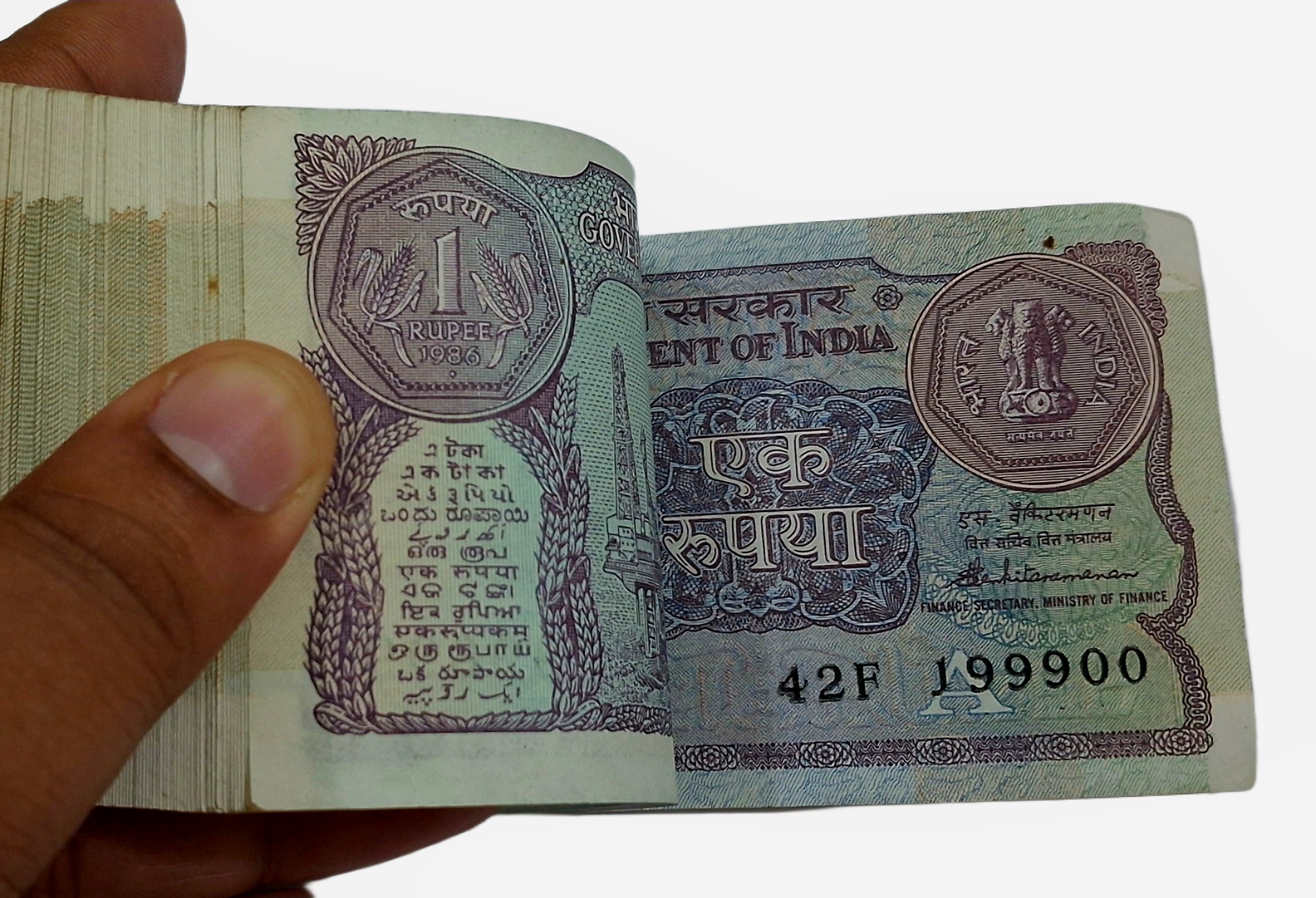 One Rupee Old Issue Year 1986 Sign S. Venkatraman Serially 100 Notes Complete Bundle with Semi-Fancy Serial Number **Scare** High Collectable Grade.