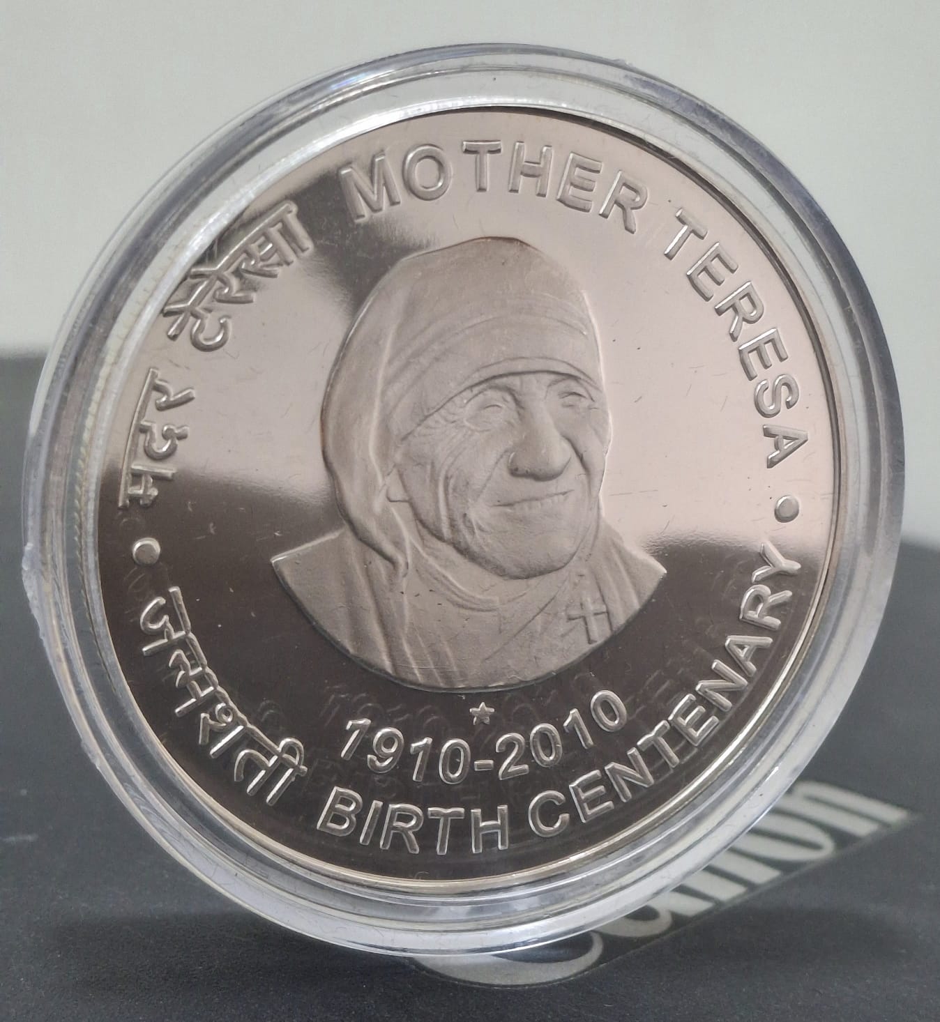 Birth Centenary Of Mother Teresa 2010 (Denomination of `100) UNC -Wooden Packing