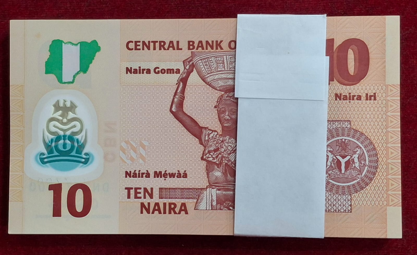 Nigeria 10 Naire Rare Polymer ( 100 Note) Serial Packet UNC