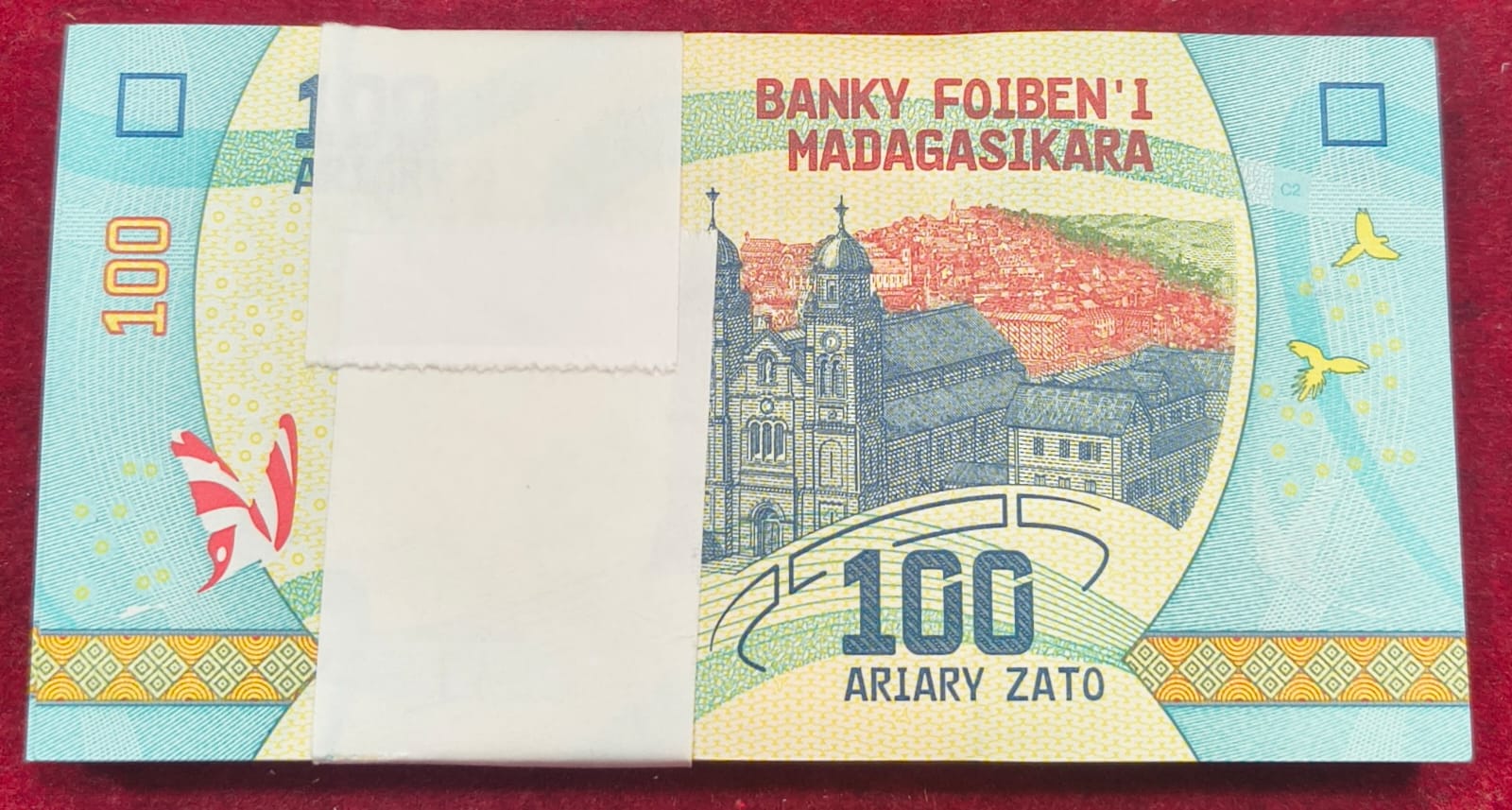 Madagasikara 100 Ariary ZATO Rare (100 Note ) Serial Packet