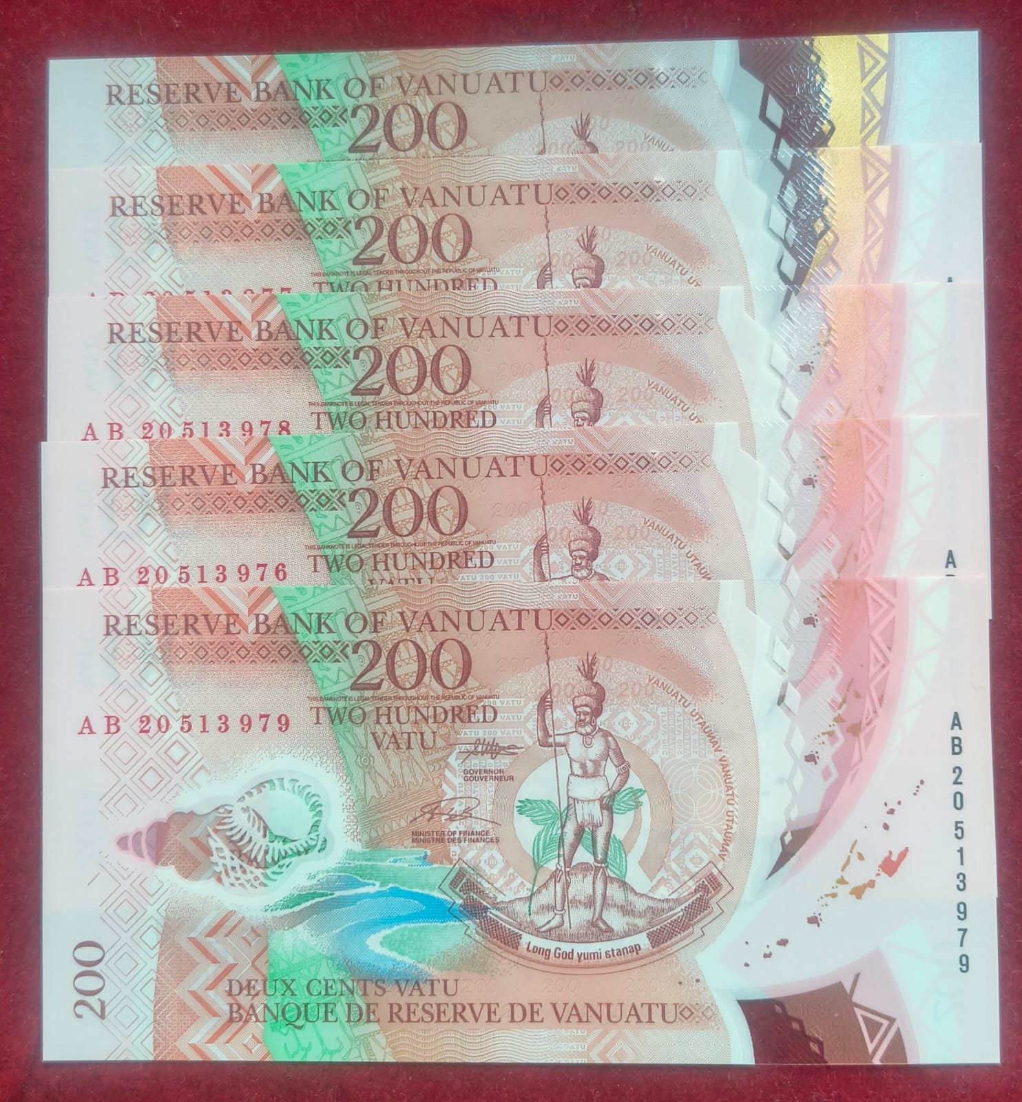 Vanuatu 200 Vatu GEM UNC Polymer Rare Note