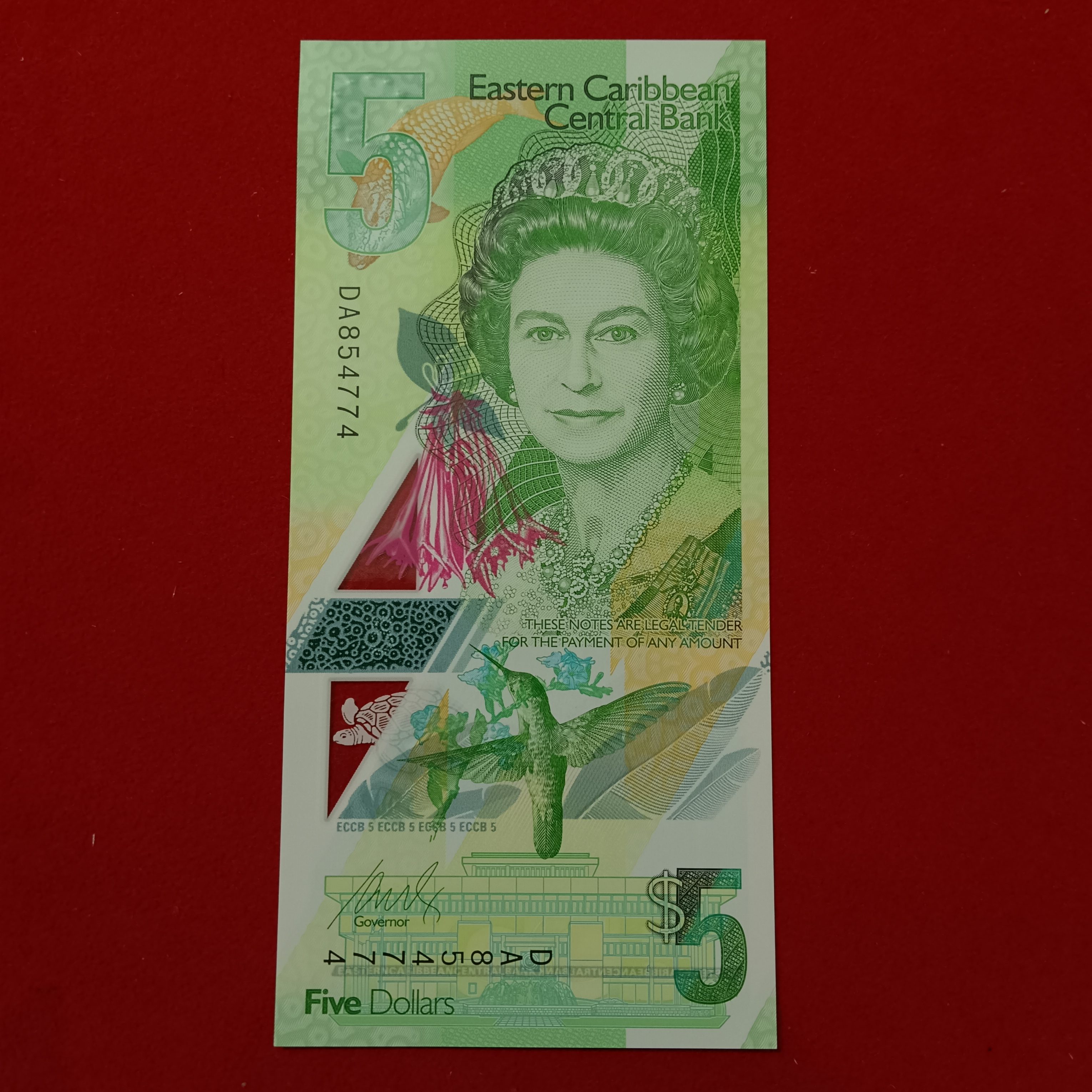 Queen Elizabeth 5 Five Dollars Commarative Issue Polymer Note Eastern Caribbean Central Bank