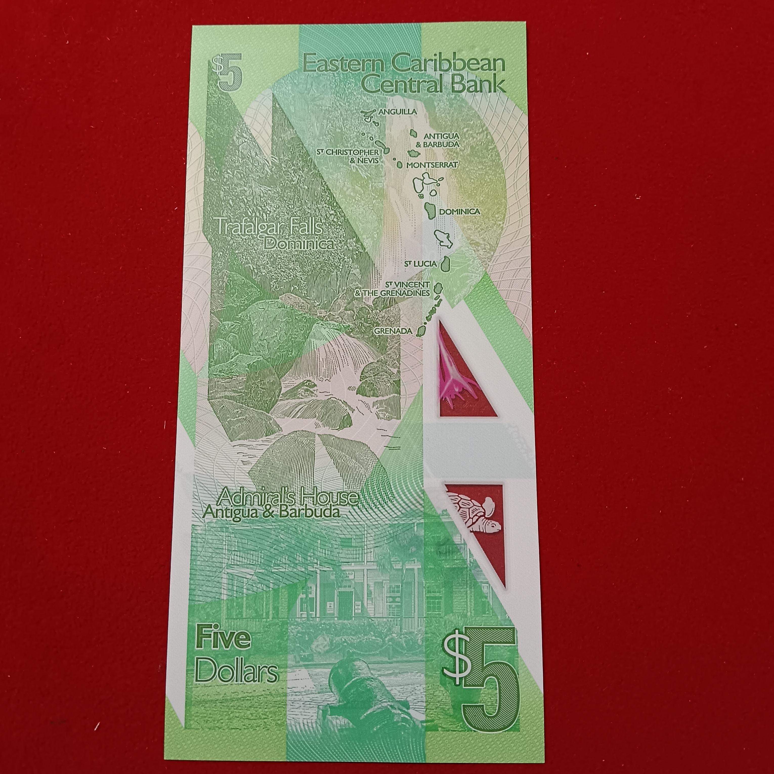 Queen Elizabeth 5 Five Dollars Commarative Issue Polymer Note Eastern Caribbean Central Bank
