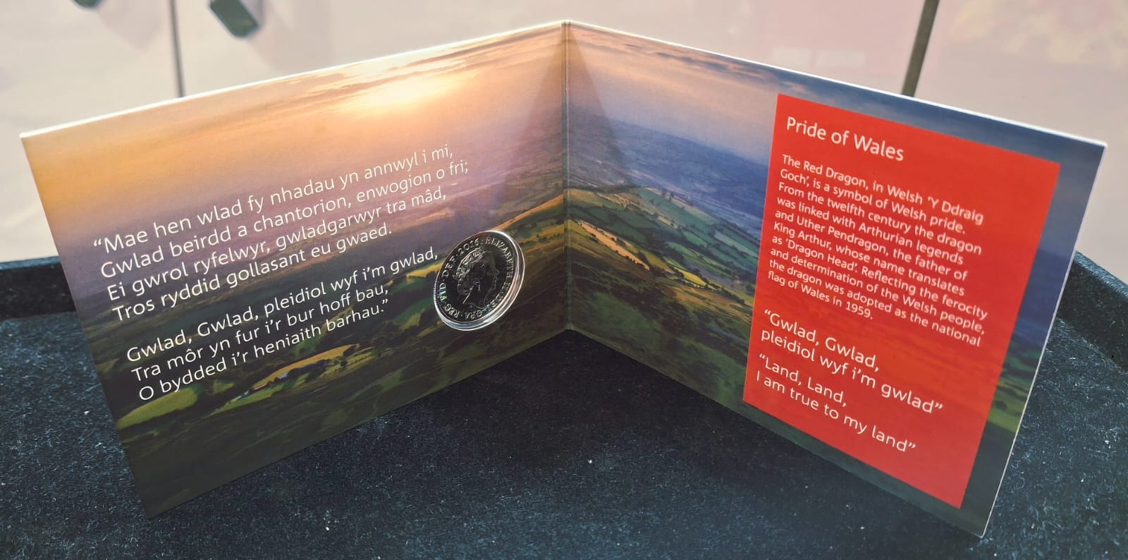 United Kingdom 20 Pounds 2016 - Elizabeth II Welsh Dragon; Commemorative issue Royal Mint Issue Rare Silver (Weight 15.71 g)