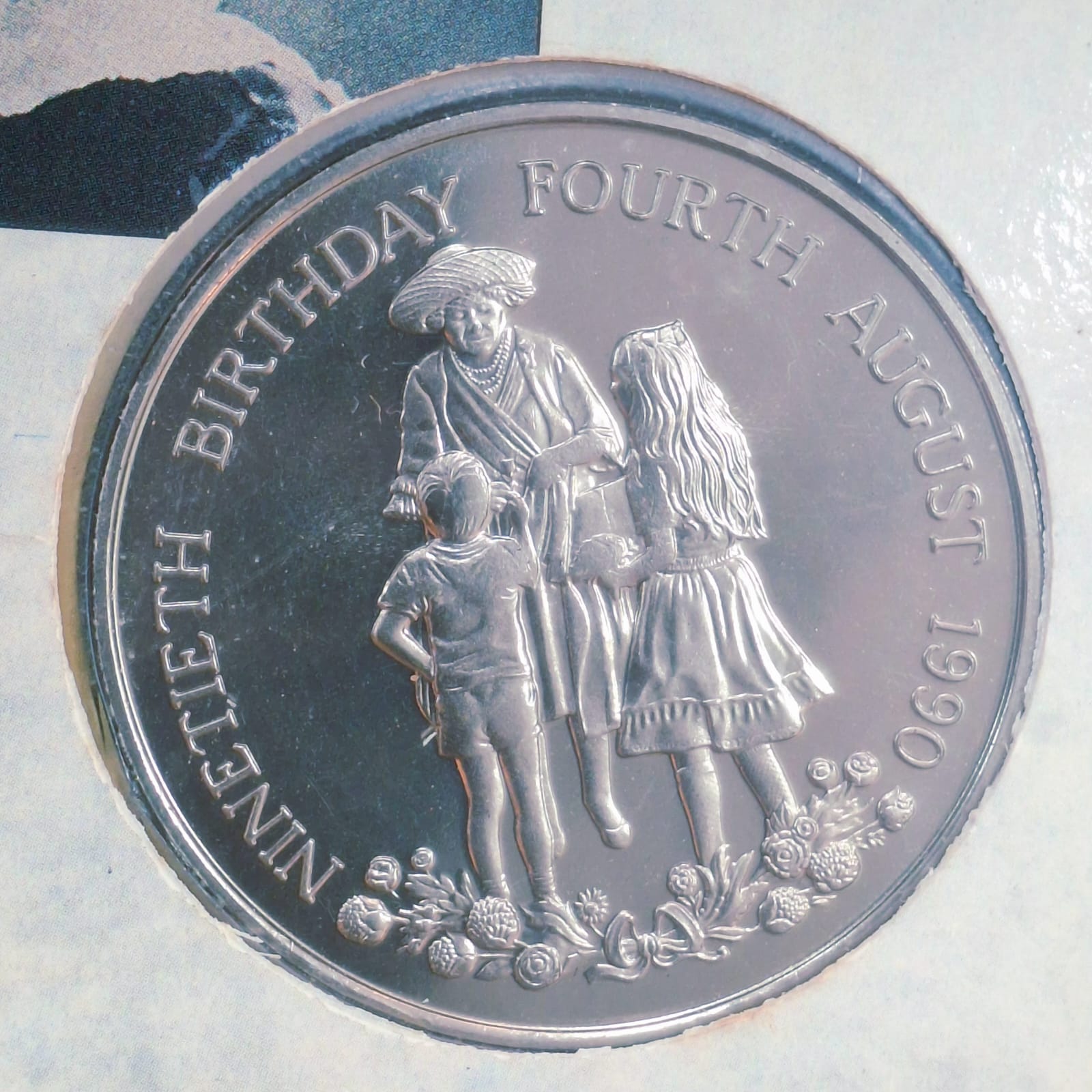 The Queen Mother Elizabeth - 90th Birthday Commemorative Medal 1990 Rare (1 Coin ) Set