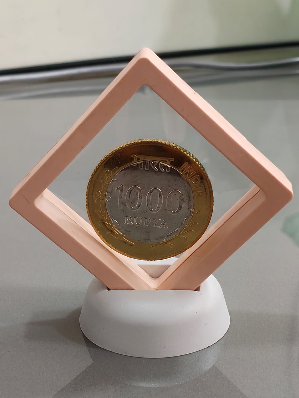 1000 Ruppes bymetalic medallion big size beautiful with box and stand