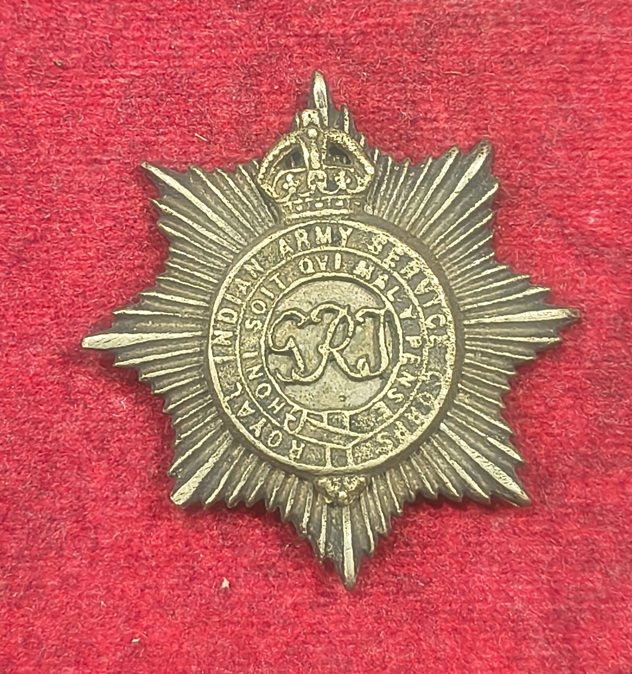 Post 1947 Great Britain Indian Services Corps Cap Badge 42 mm x 42 mm Broken Lug #D-44