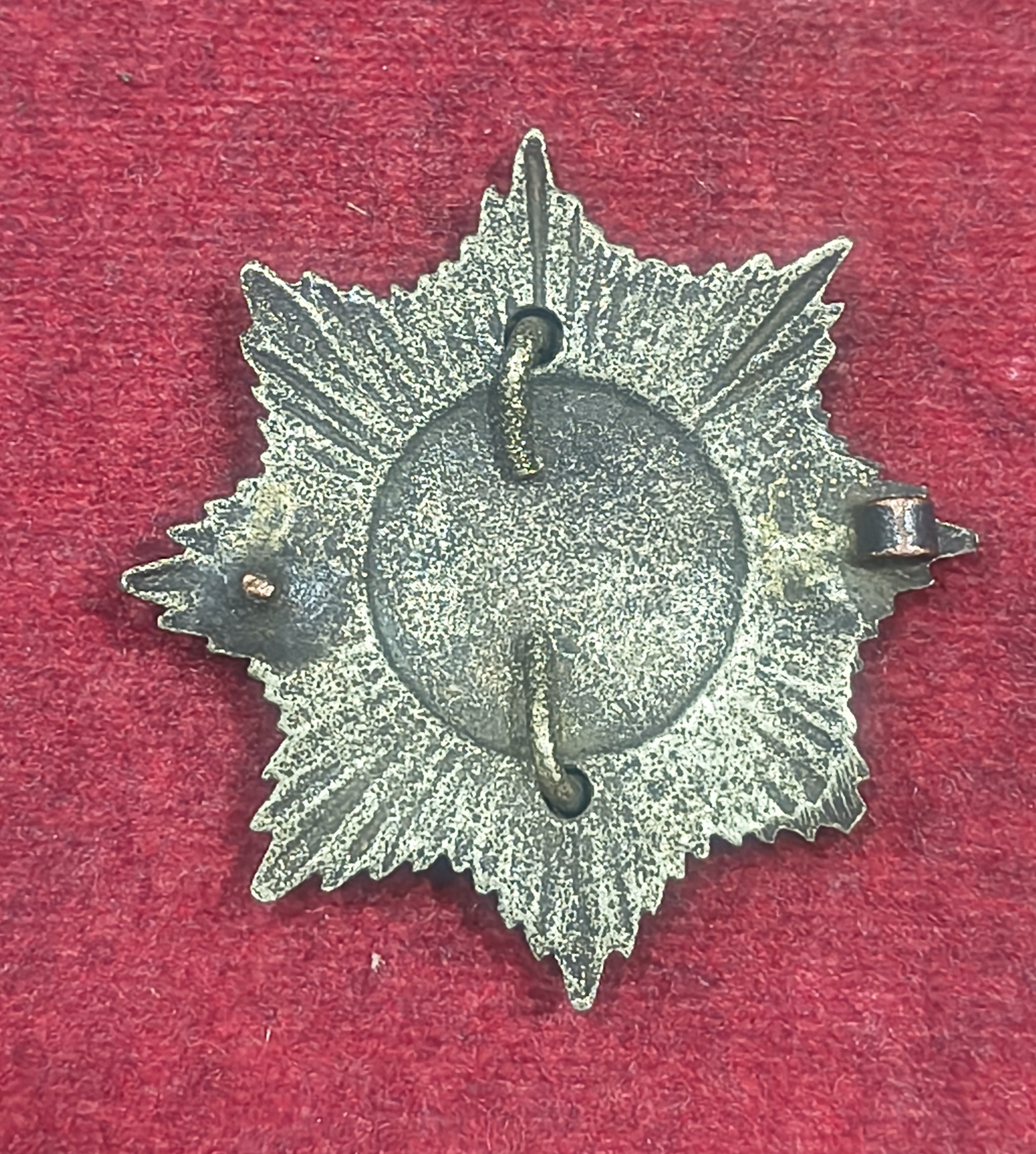 Post 1947 Great Britain Indian Services Corps Cap Badge 42 mm x 42 mm Broken Lug #D-44