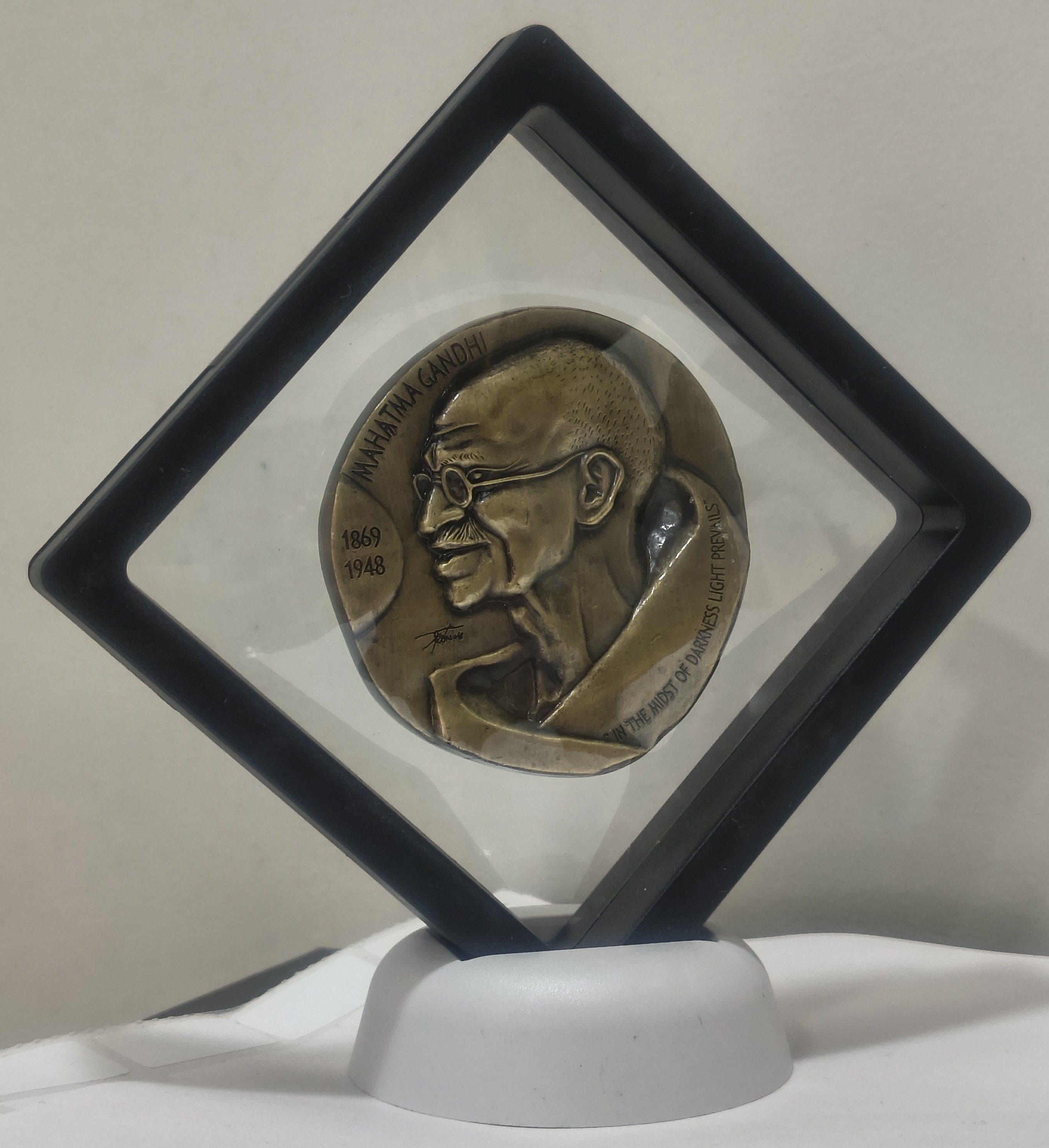 India's independence, Mahatma Gandhi, non-violence, Medal, Unesco Rare Beautiful Big Size Medellion with Stand # D-197