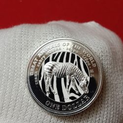 Elizabeth One Dollar FIJI Great Animals of the World" series featuring a Zebra FIZI Country Proof Coin 2009 Year