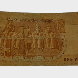 Egypt One Pound Year 1970 Featuring ABU Simbel Temple Statues **Scare** Bank Note in Used Condition.