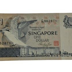 Singapore 1 Dollar Bird 🐦‍⬛ Series **Scare** High Collectable Grade.