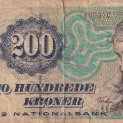 Denmark 200 Kroner Famous Men and Women. Type 2; enhanced security features Rare ( low condition) Note #B2