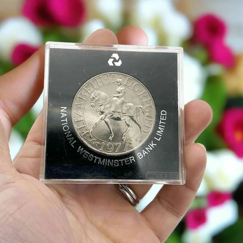 United Kingdom 25 New Pence 1977 - Elizabeth II Silver Jubilee Rare Commemorative UNC Coin #A-8