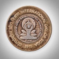 Rare 10 Rupees 2015 International Day of Yoga Commemorative Calcutta Mint Republic of India Coin # A406