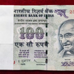 100 RUPEES OLD ISSUE GOVERNOR D.SUBBARAO ( R Insert 2010 ) RARE UNC SERIAL PACKET
