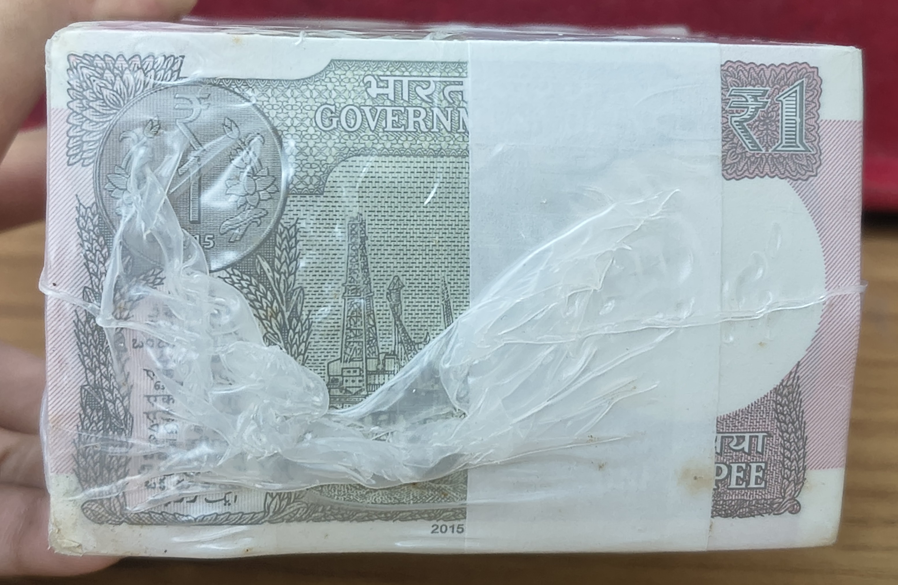 1 Rupee 2015 mint sealed pack Governor Rajiv Mehrishi (L Insert ) Rim very rare Extremely Rare pack Rim
