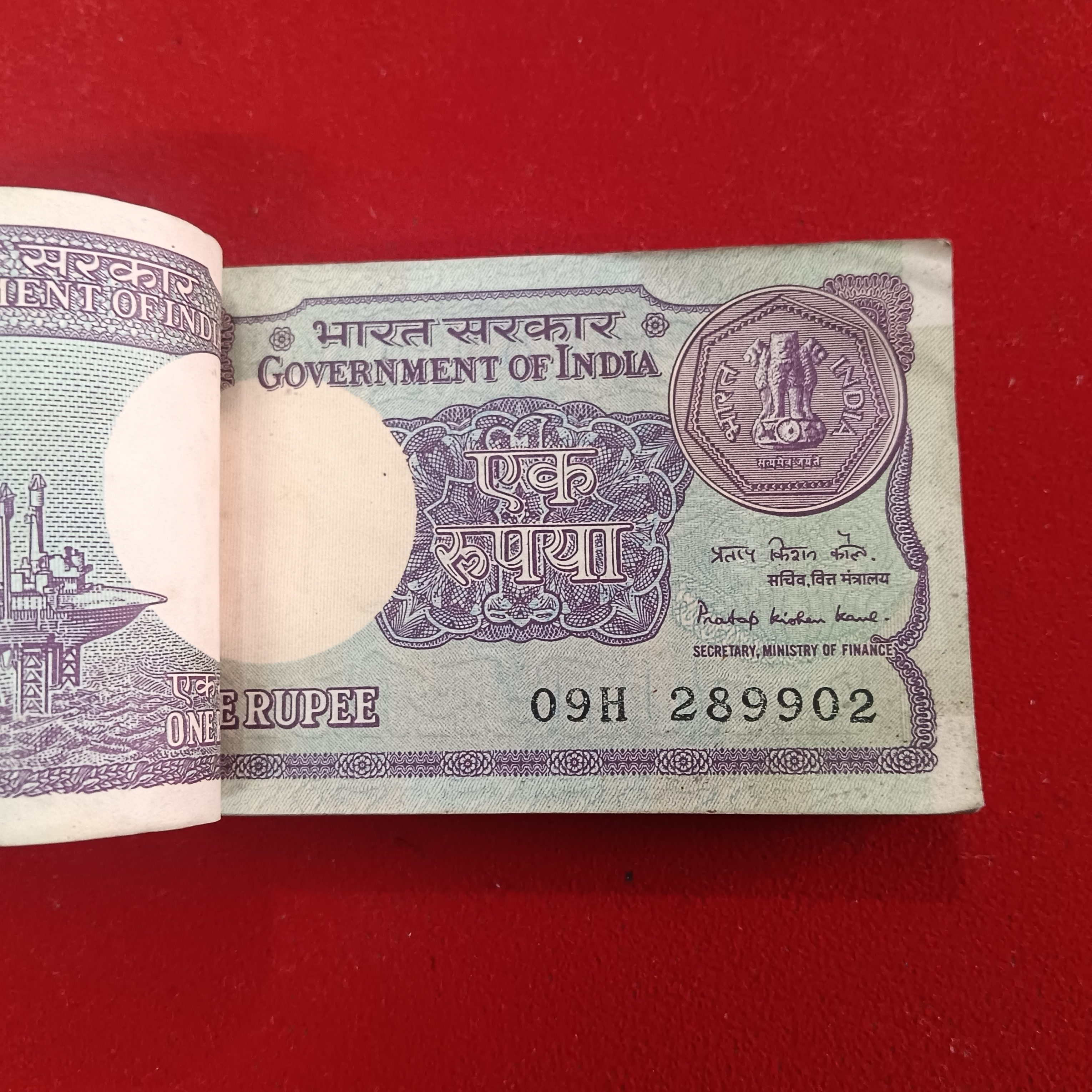 One Rs Rare Full Bundle Finance Minister Pratap Krishnan kaul Year 1985 Goverment of India 289901