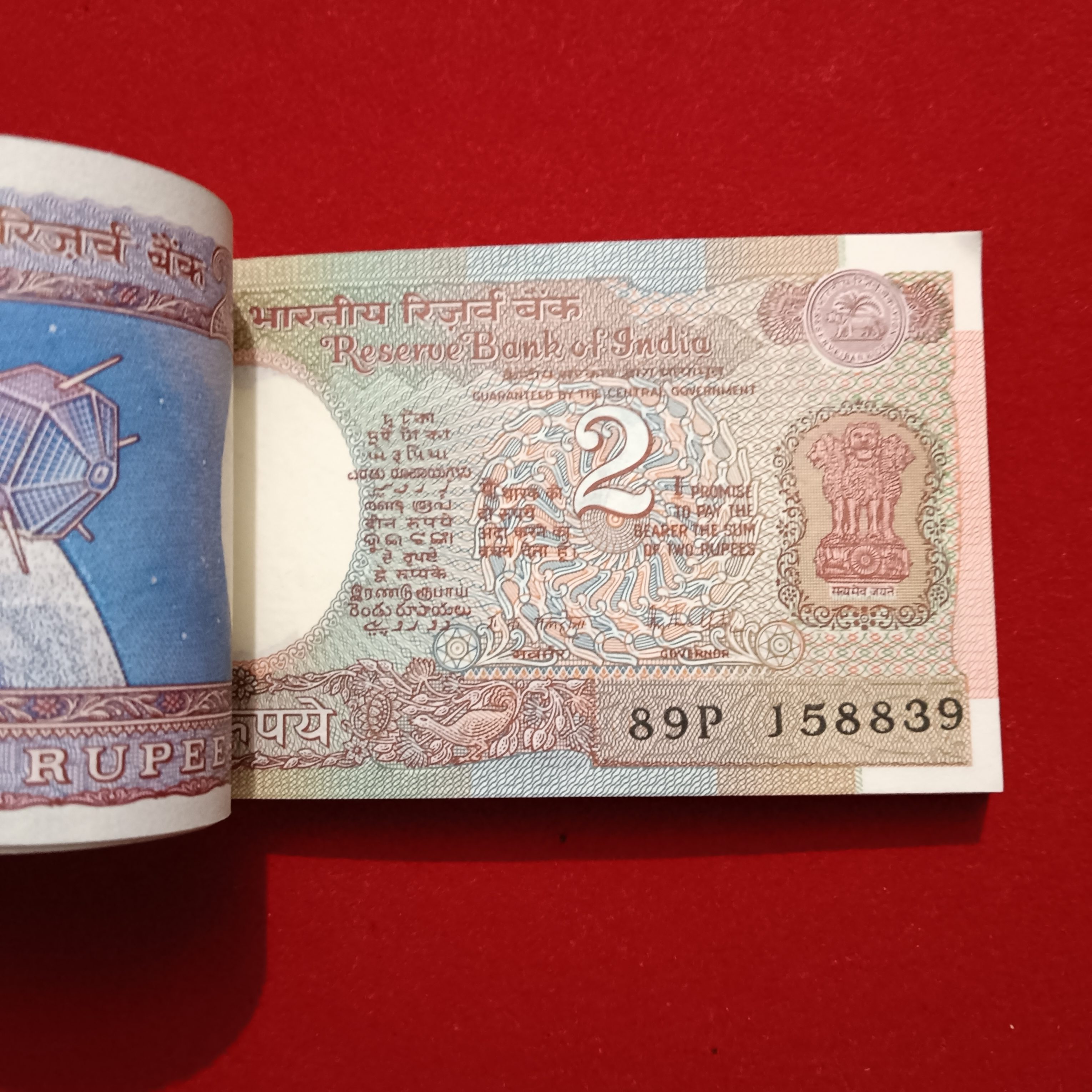 Two Rs Satalite 70 Serial Notes Bundle Governor RN Malhotra Unc Condition Republic of India 158831