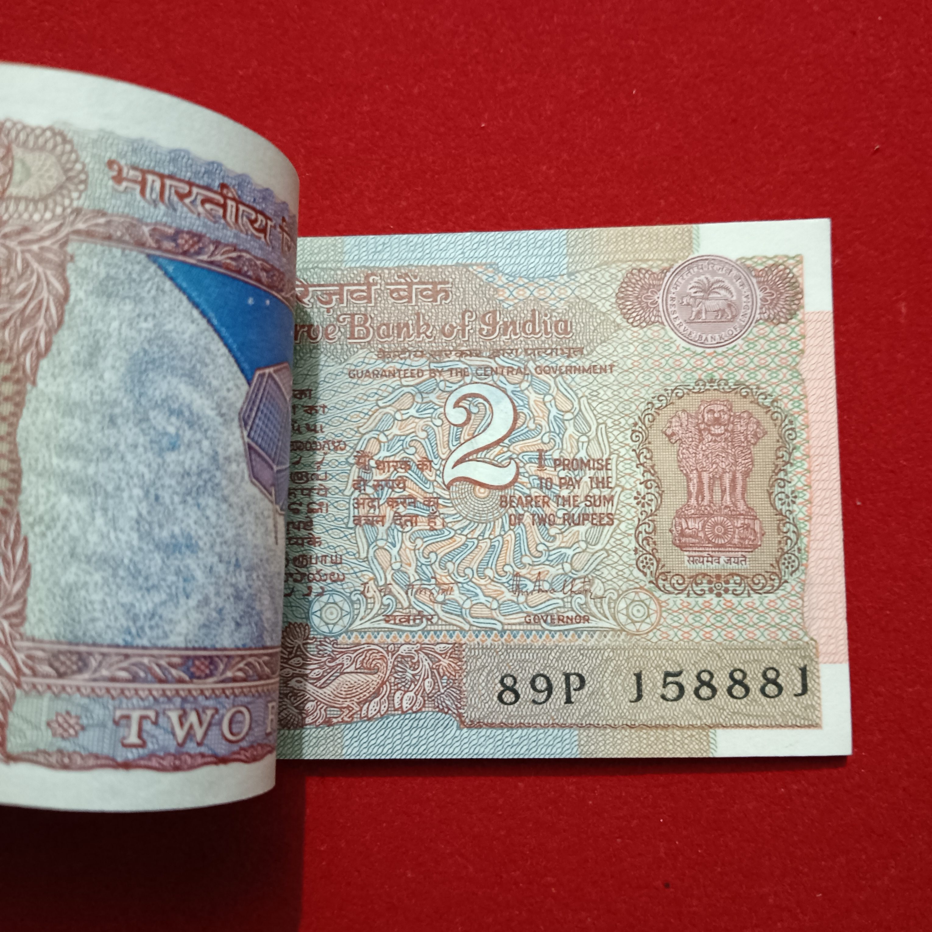 Two Rs Satalite 70 Serial Notes Bundle Governor RN Malhotra Unc Condition Republic of India 158831